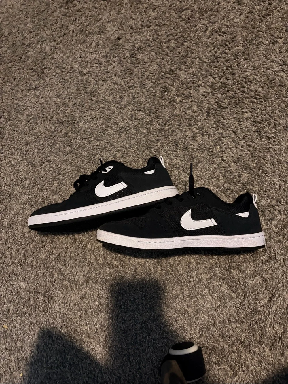 Nike SB black sneakers